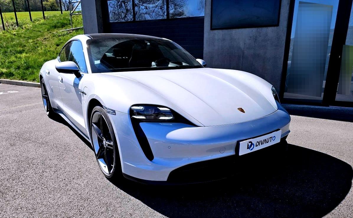 PORSCHE TAYCAN
